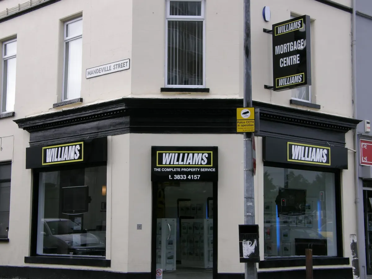 Williams Estate Agents shop front signage and mortgage centre sign